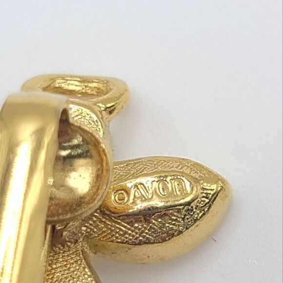 Avon Angel faux pearl  goldtone clip on earrings - Picture 2 of 3